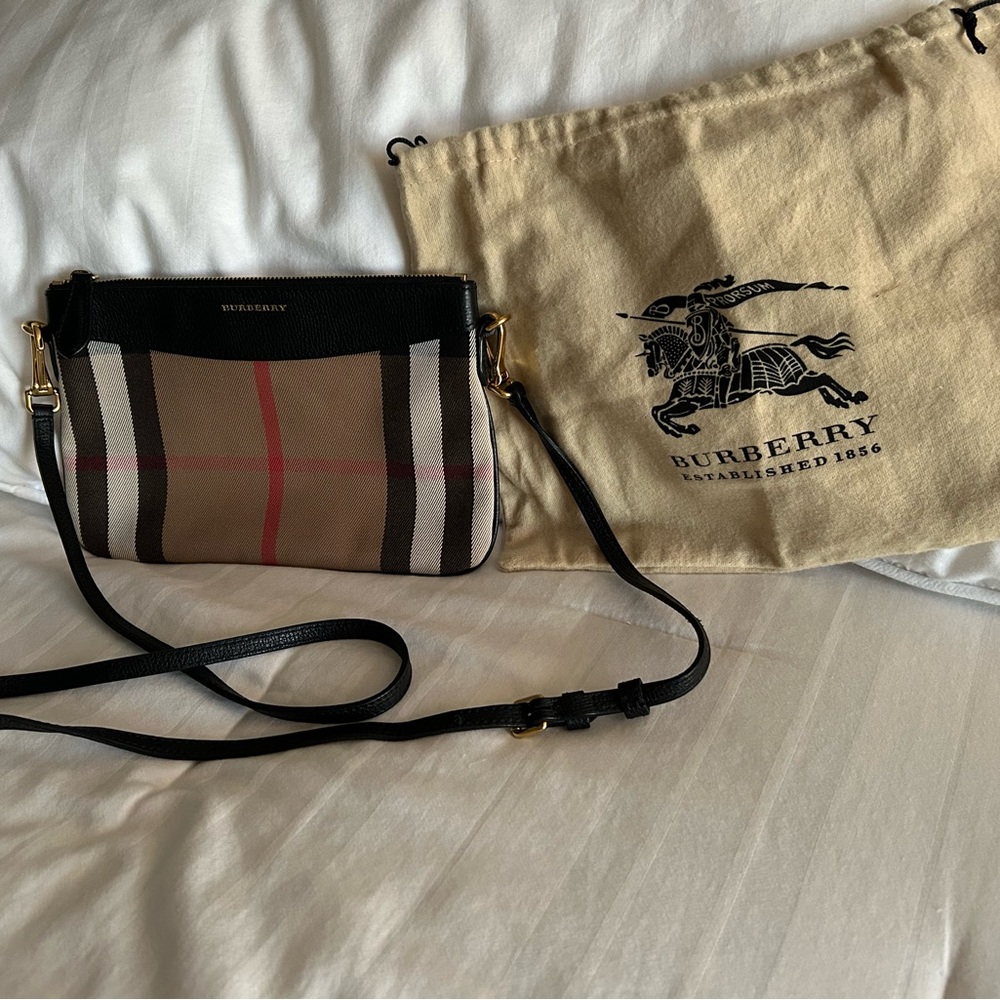 Burberry Peyton crossbody hand bag
